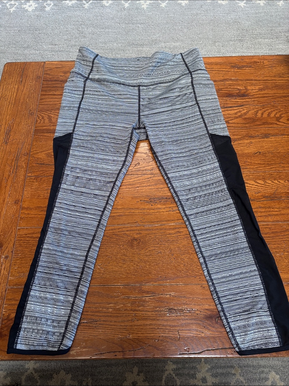 Athleta Chaturanga Mesh Leggings Women’s Jacquard & Mesh Black Gray Size Large